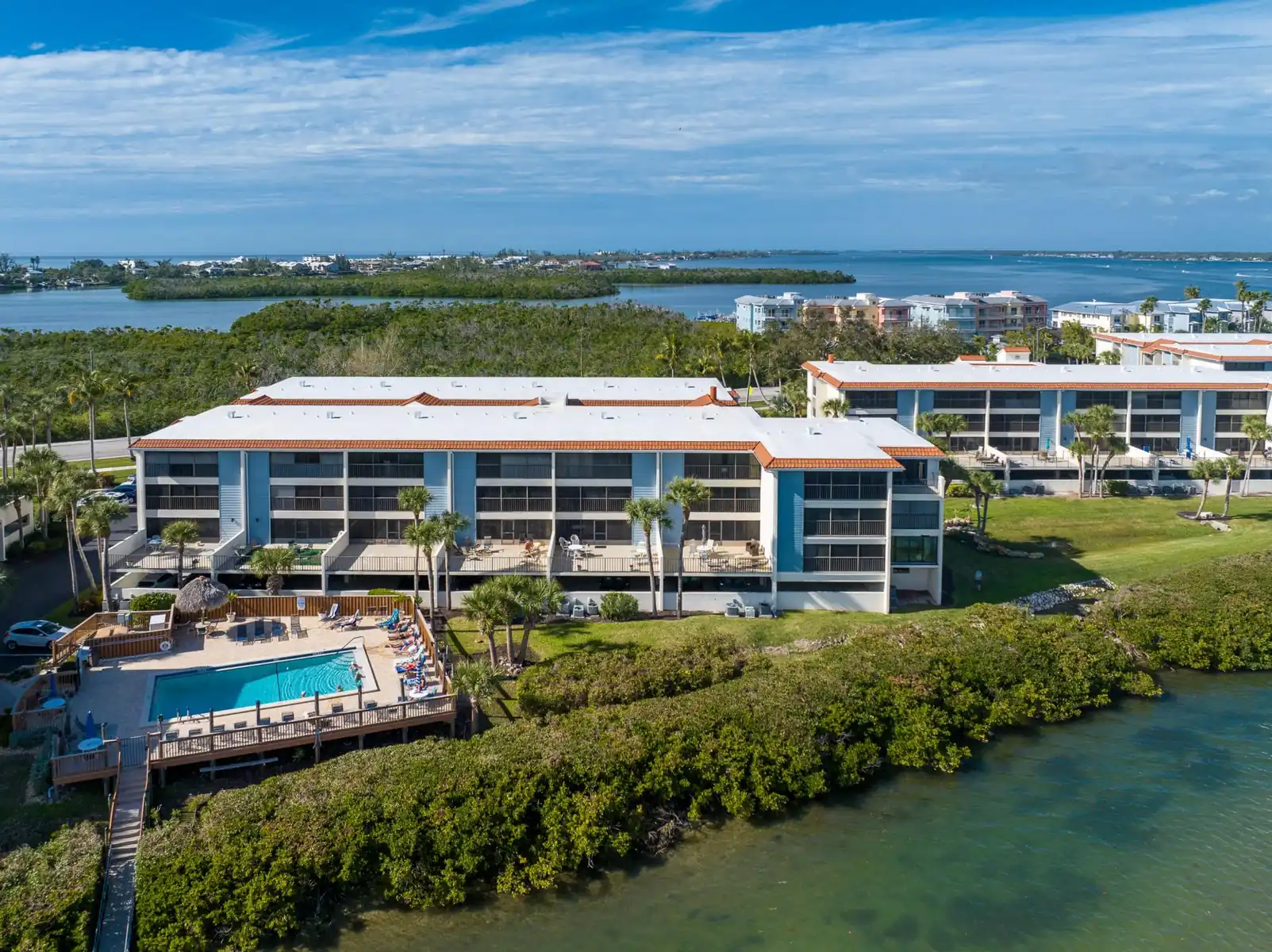 2BR Sandpiper Key – Bright, Stylish & Coastal