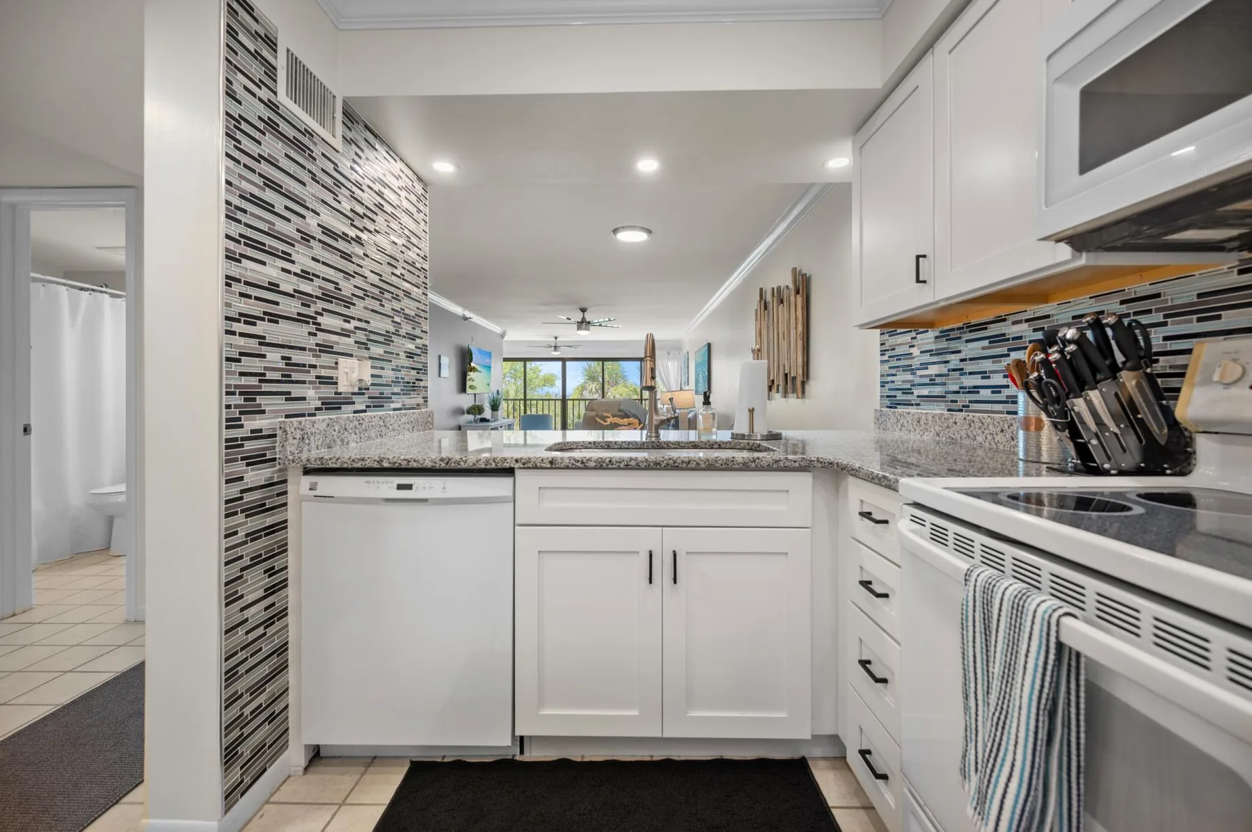 2BR Sandpiper Key – Bright, Stylish & Coastal
