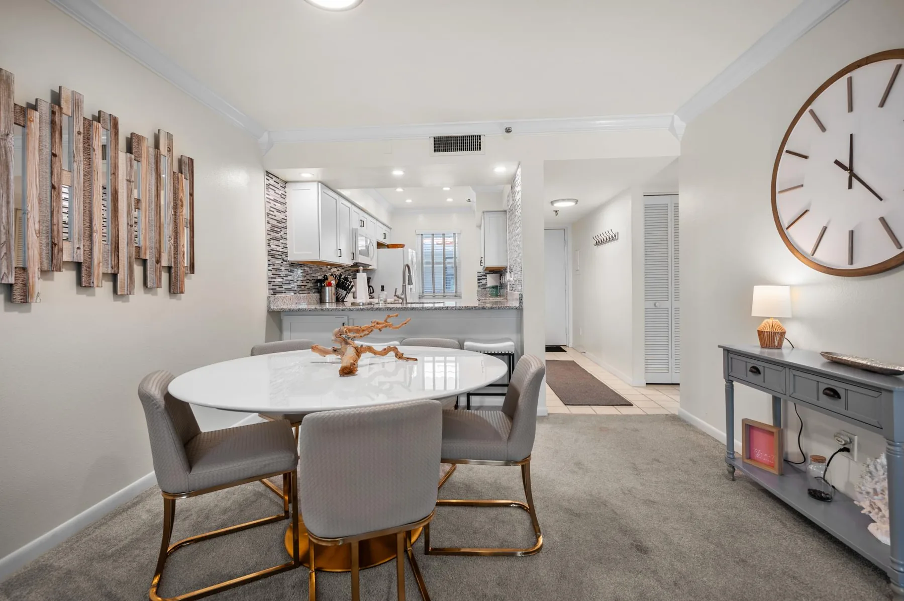 2BR Sandpiper Key – Bright, Stylish & Coastal