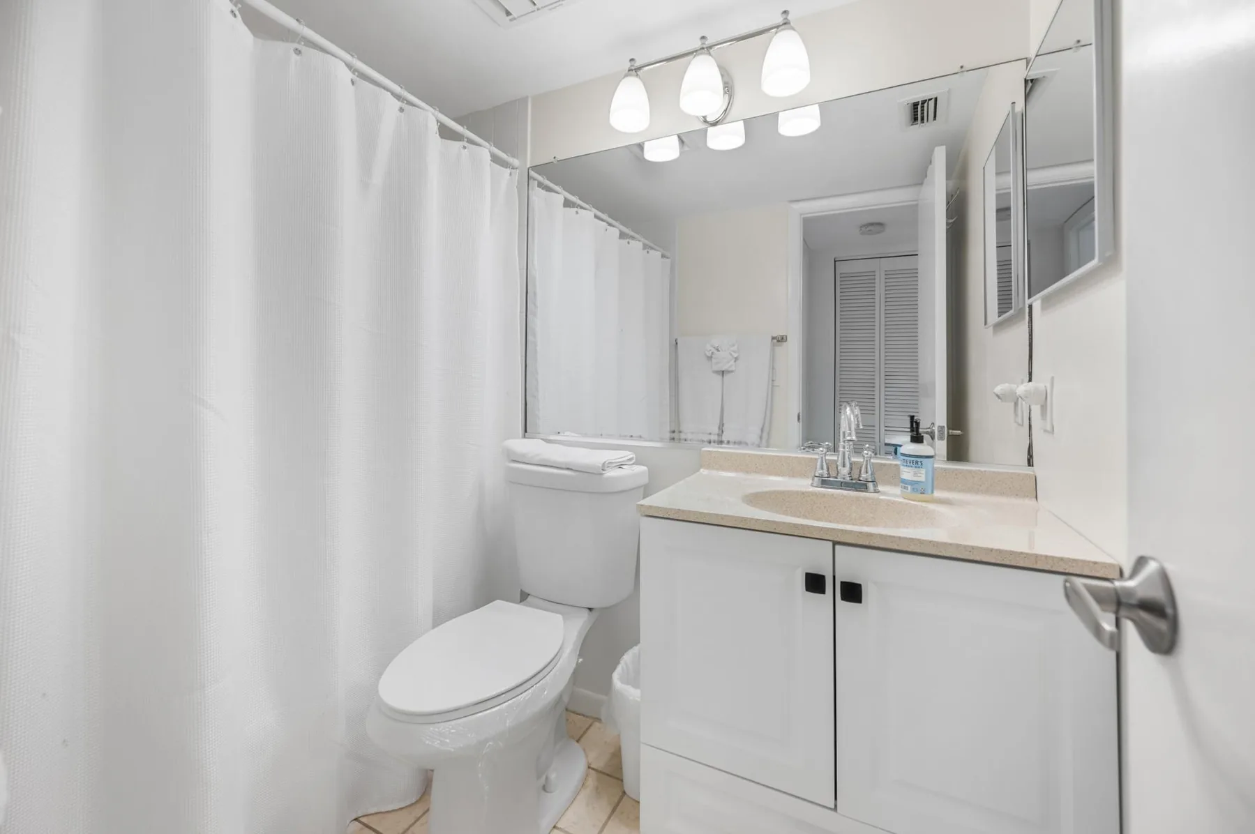 2BR Sandpiper Key – Bright, Stylish & Coastal