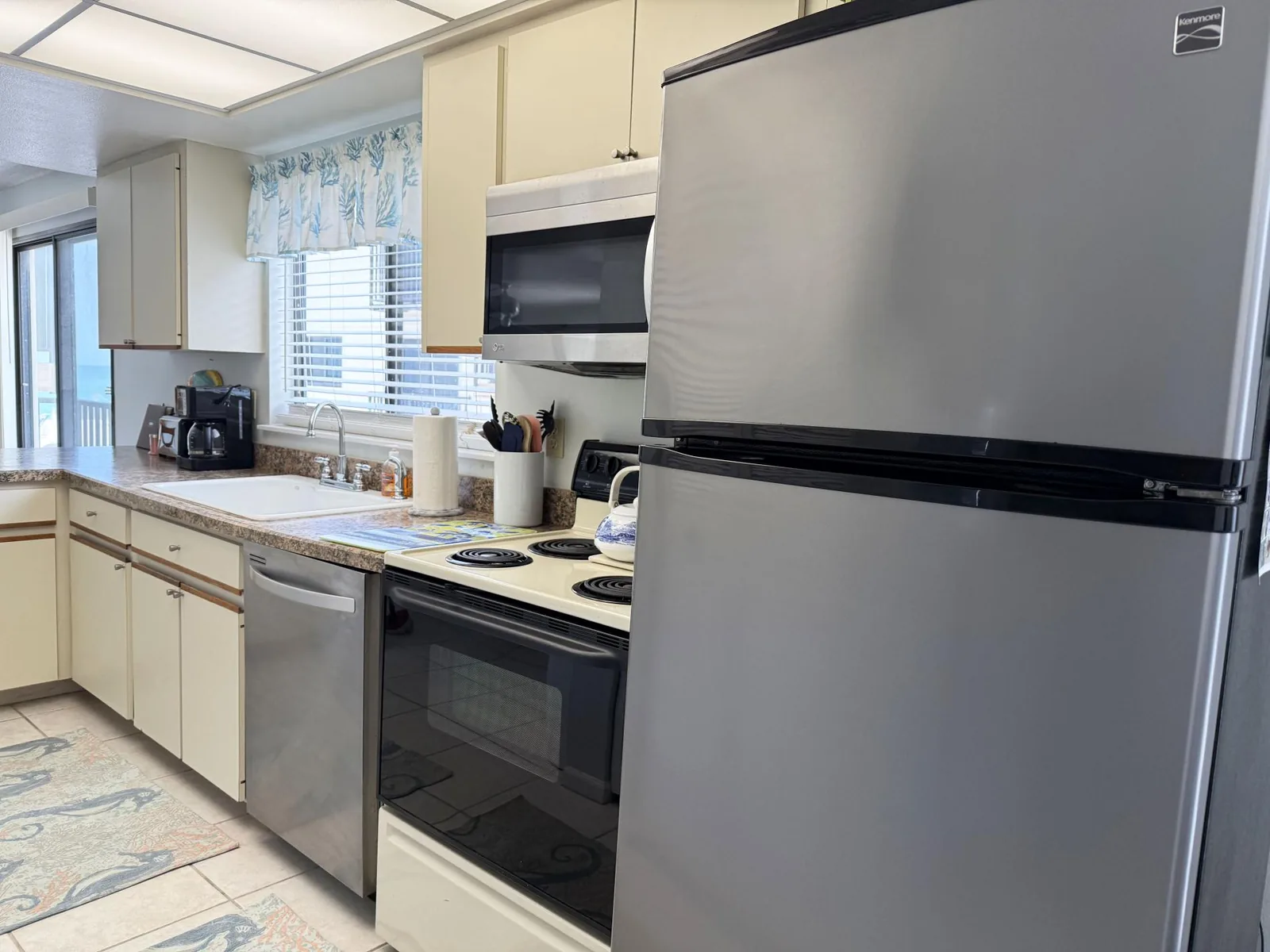 Sunburst Escape w/ Heated Pool, Dock & Beach