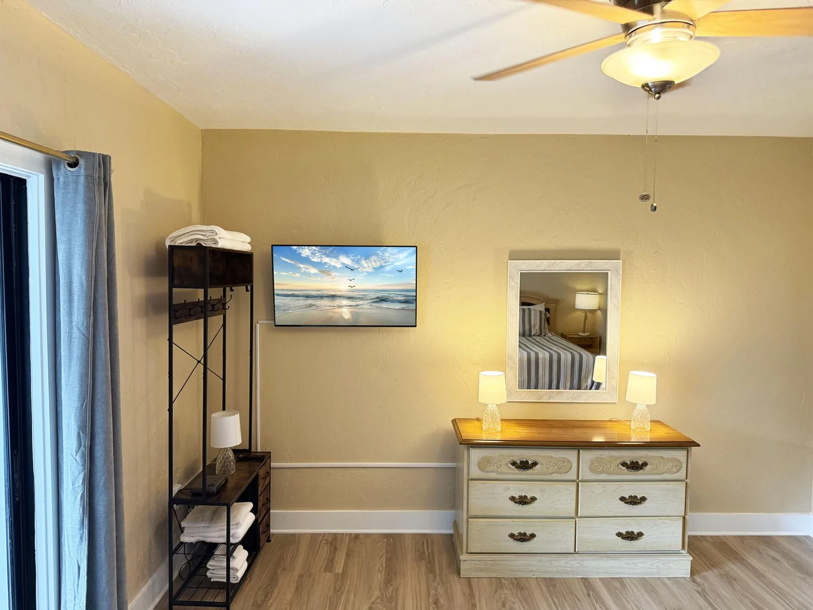 Venice Villas 1BR – King w/ Screened Porch