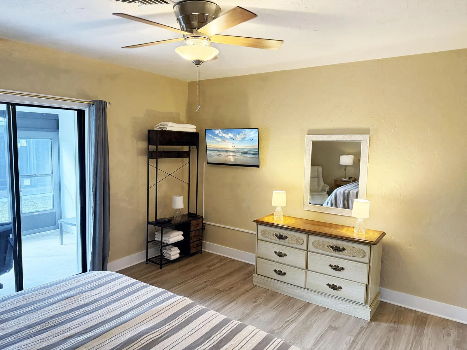 Venice Villas 1BR – King w/ Screened Porch