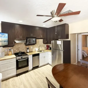 Venice Villas 1BR – King w/ Screened Porch