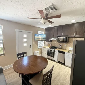 Venice Villas 1BR – King w/ Screened Porch