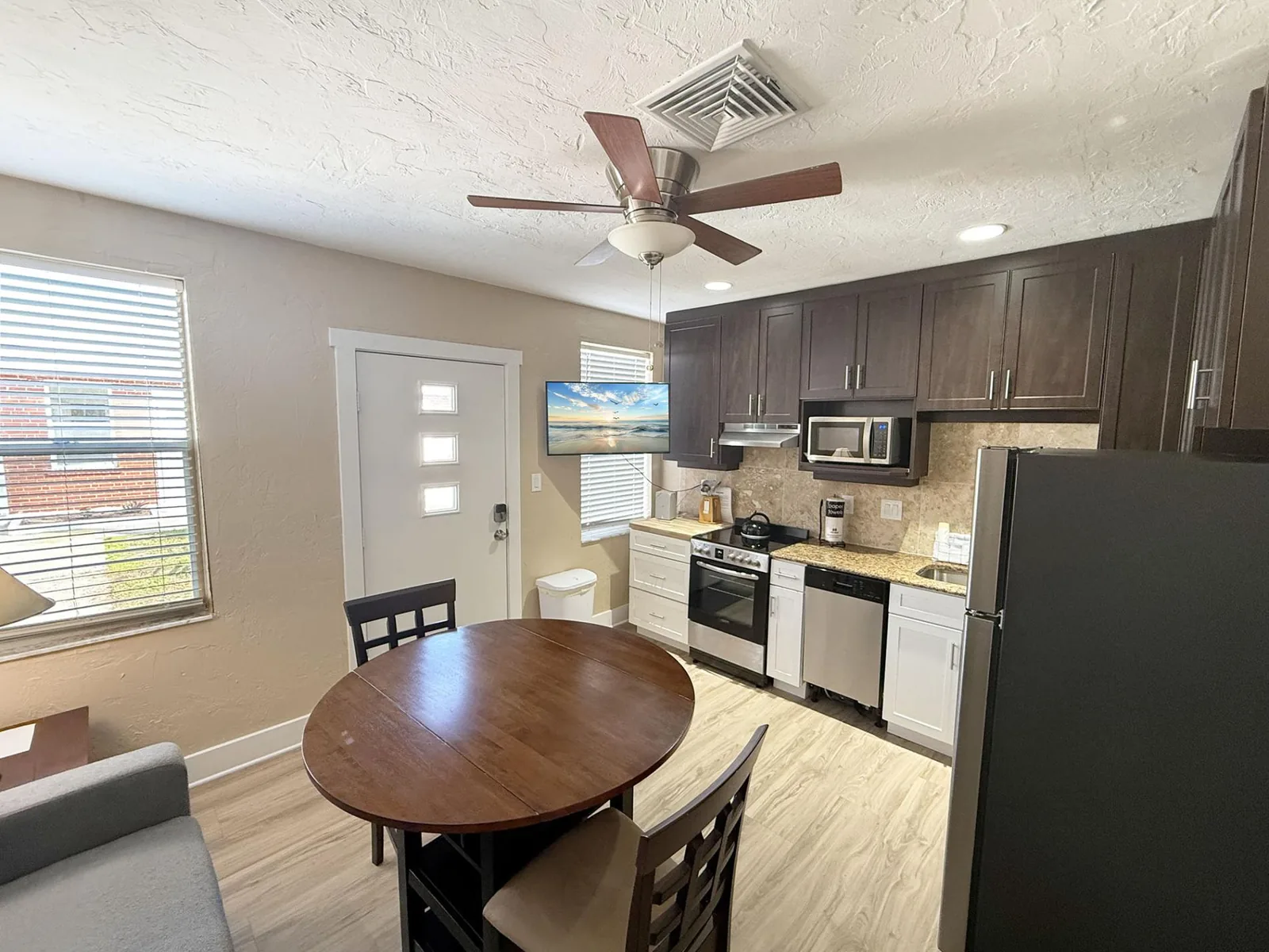 Venice Villas 1BR – King w/ Screened Porch