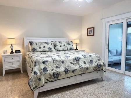 Venice Villas 1BR – Beach & Pool Sleeps 4