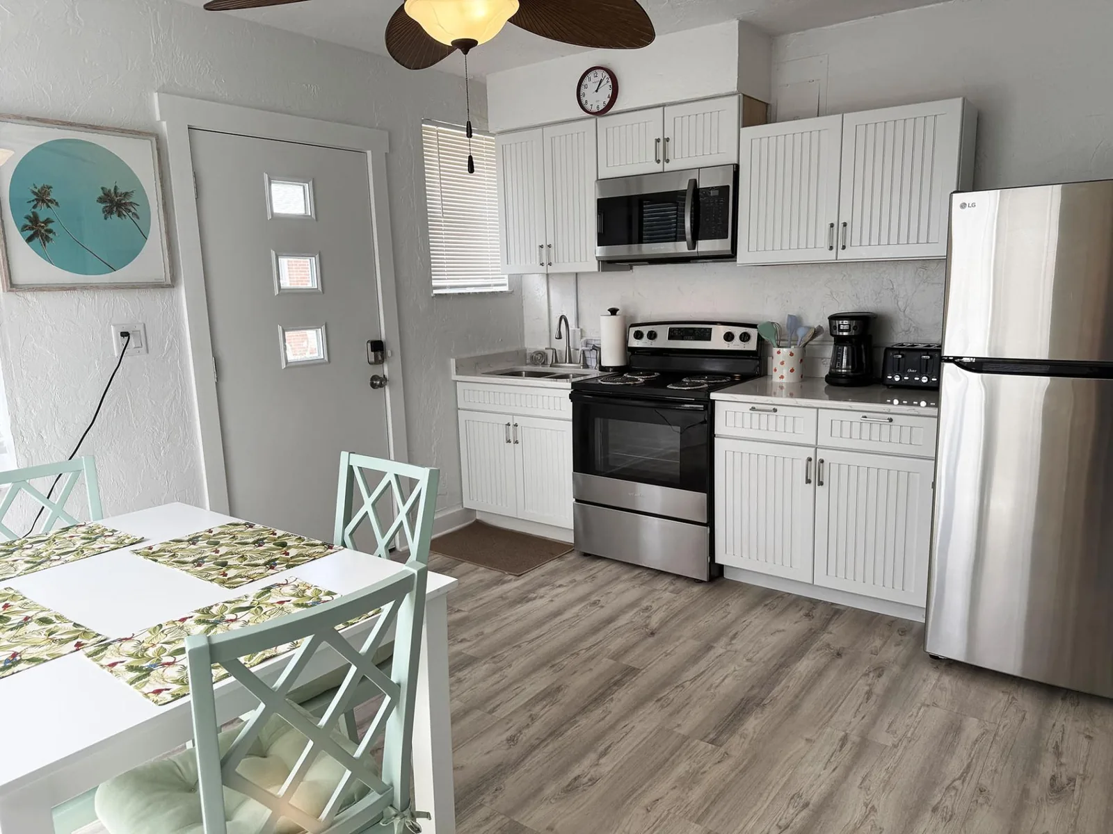 Venice Villas 1BR – Beachside Pool Escape