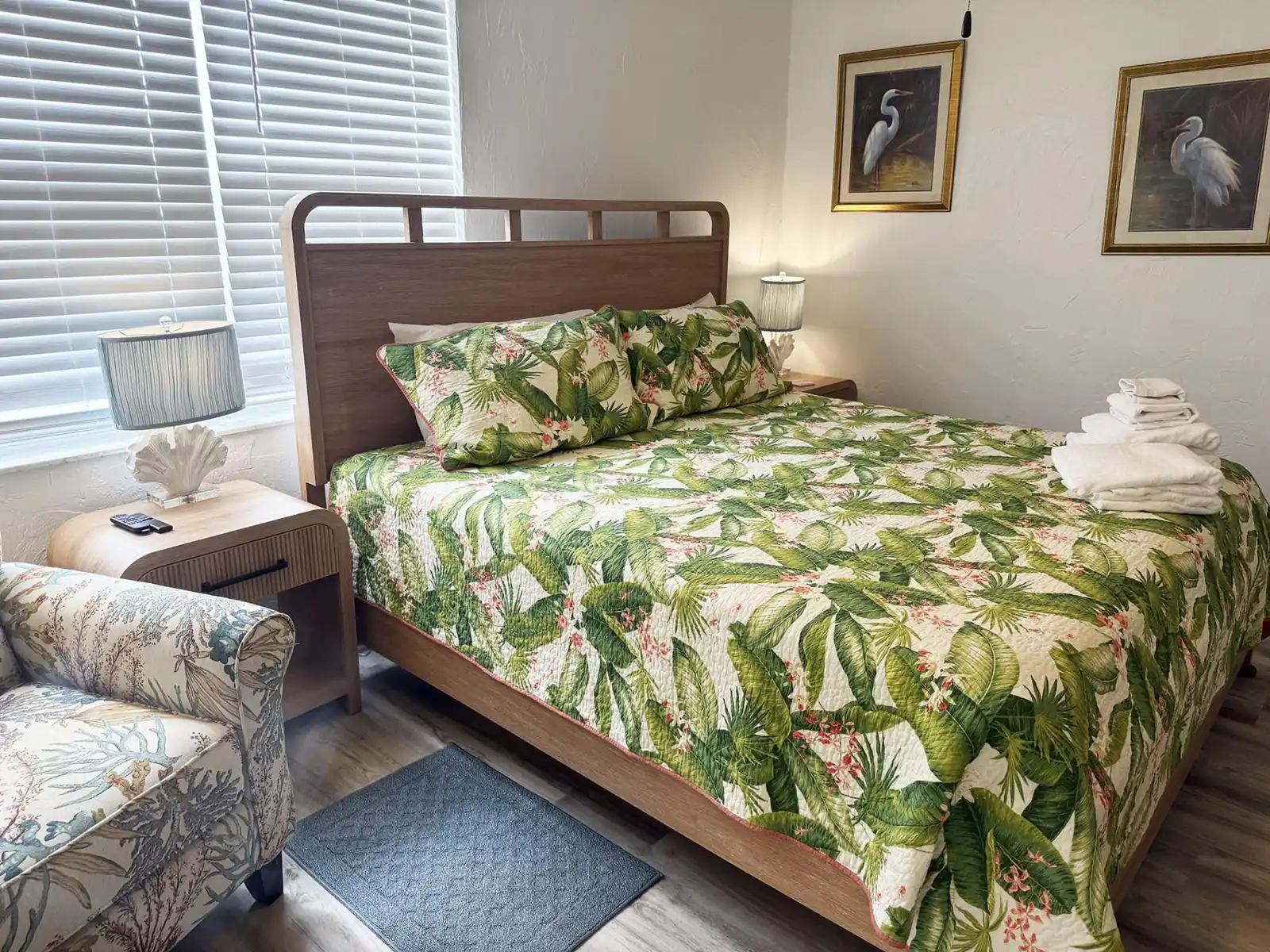 Venice Villas 1BR – Beachside Pool Escape