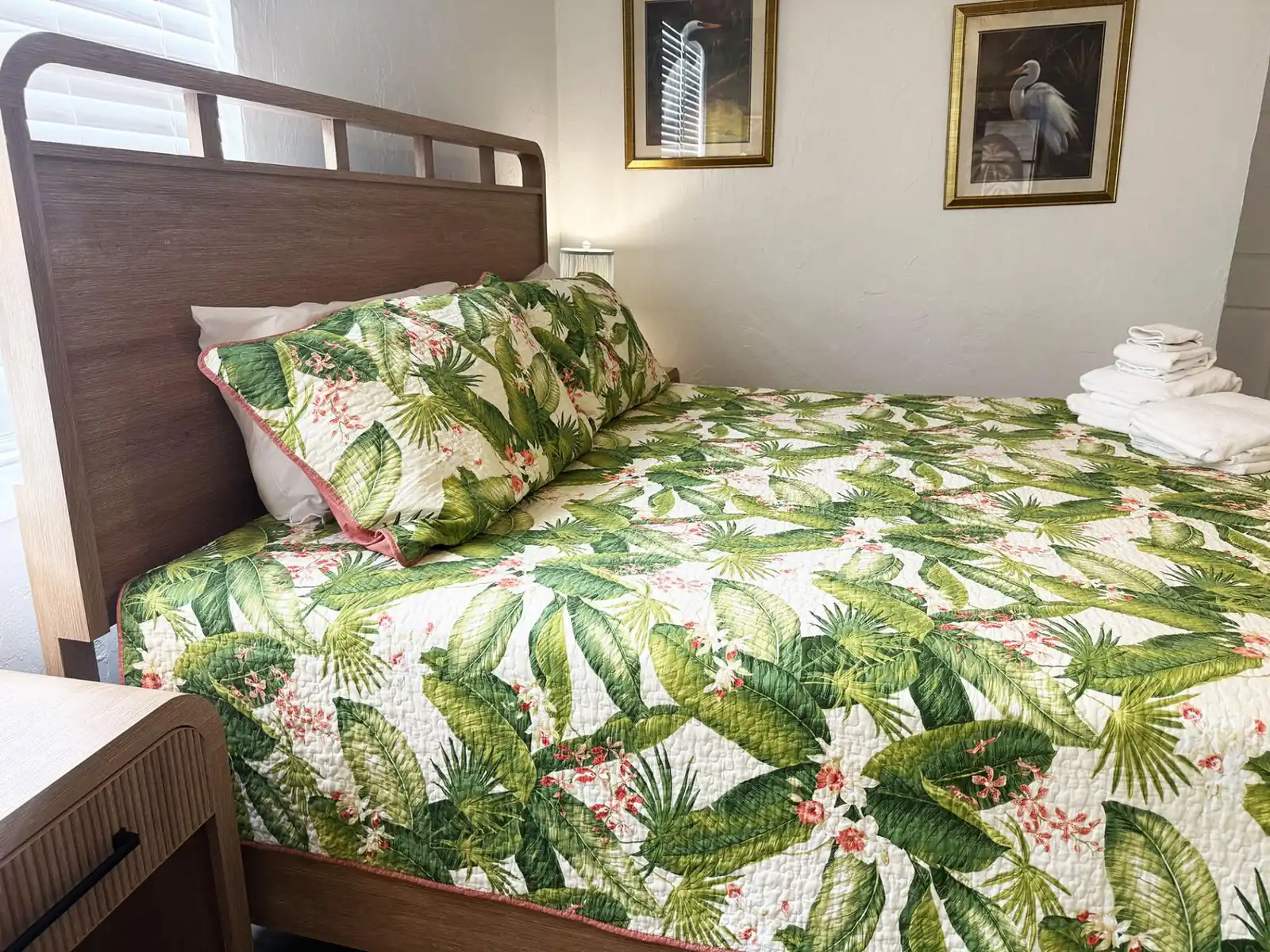 Venice Villas 1BR – Beachside Pool Escape