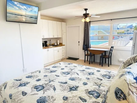 Venice Villas Studio – Walk-Out Poolside