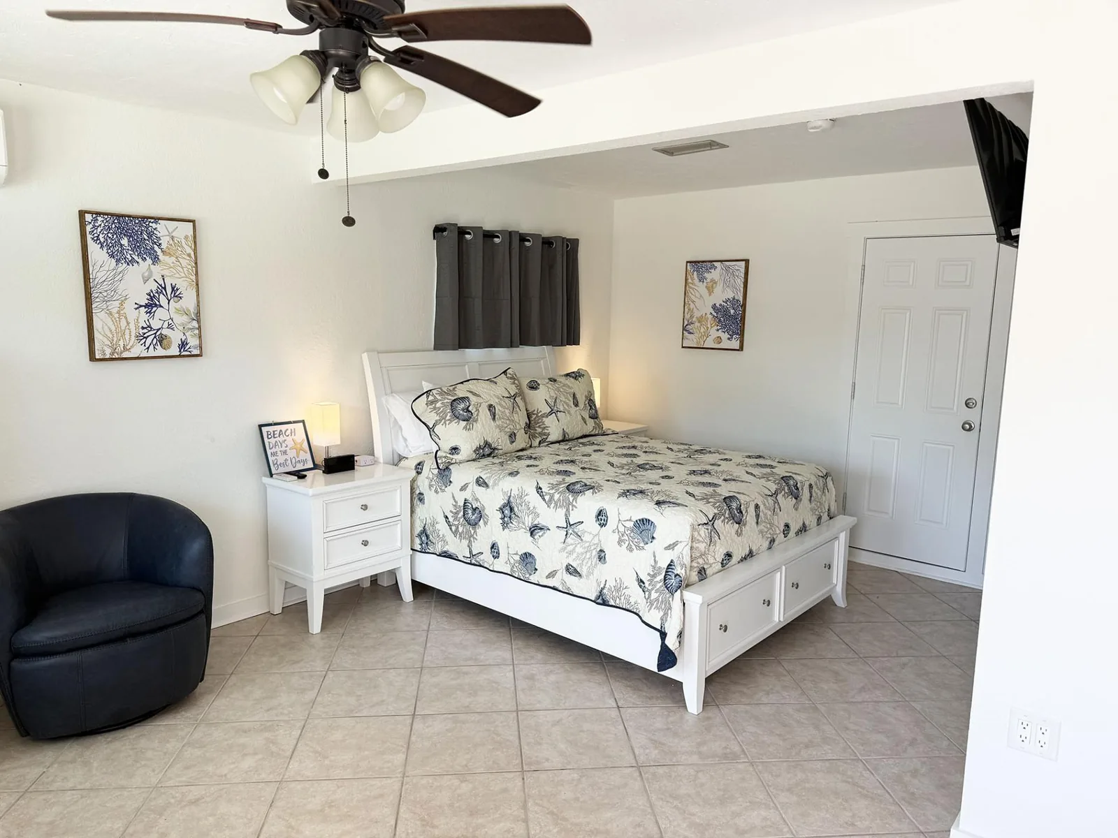 Venice Villas Studio – Walk-Out Poolside