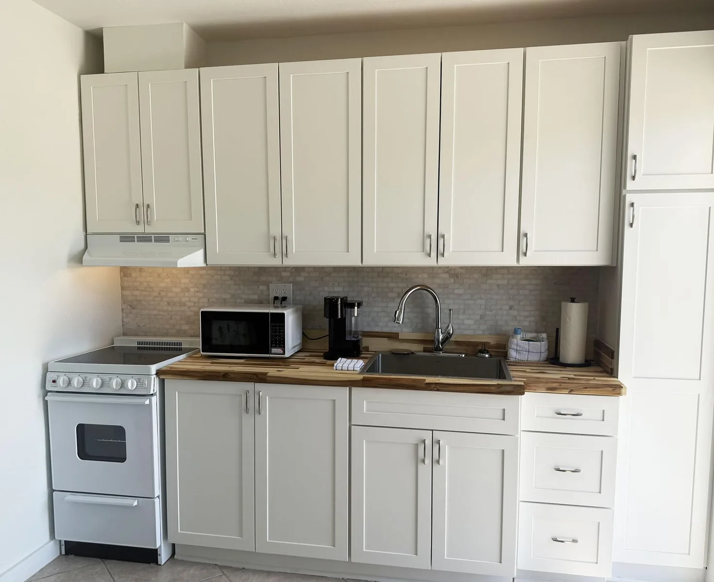 Venice Villas Studio – Walk-Out Poolside