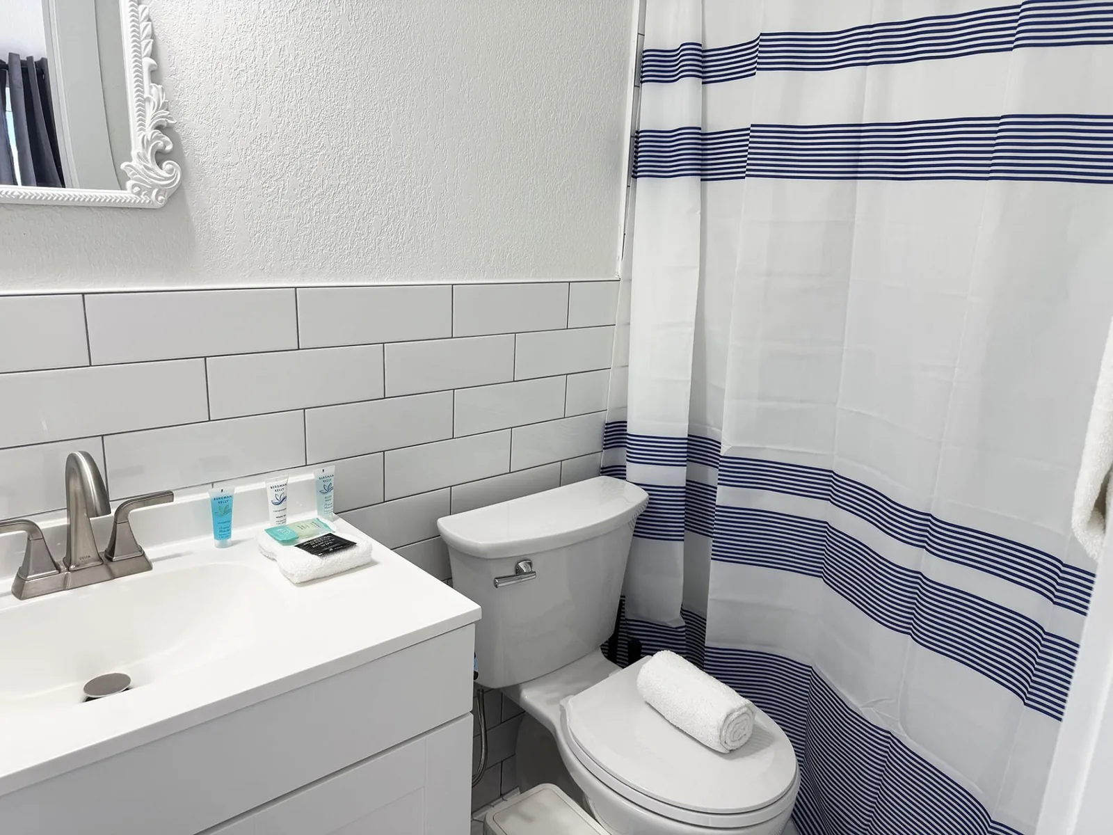 Venice Villas Studio – Walk-Out Poolside