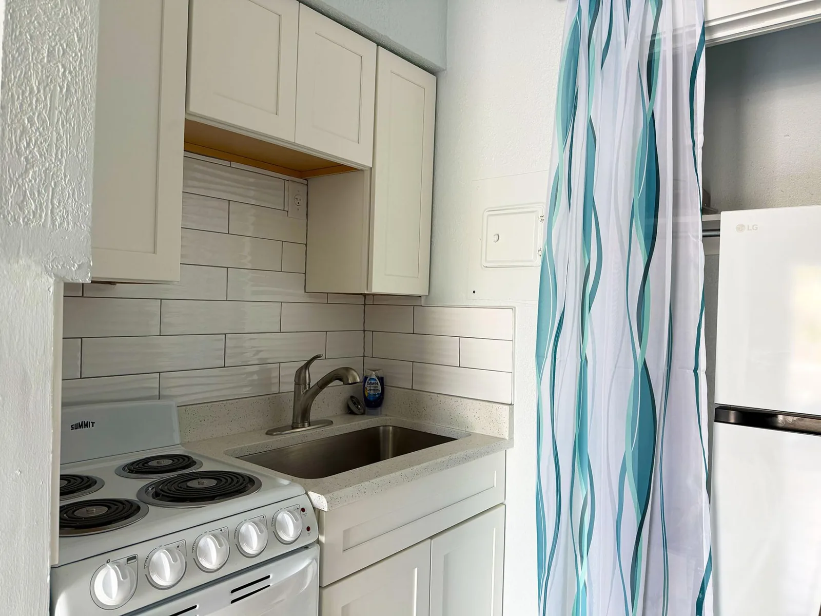 Venice Villas Studio – Ground Poolside Retreat